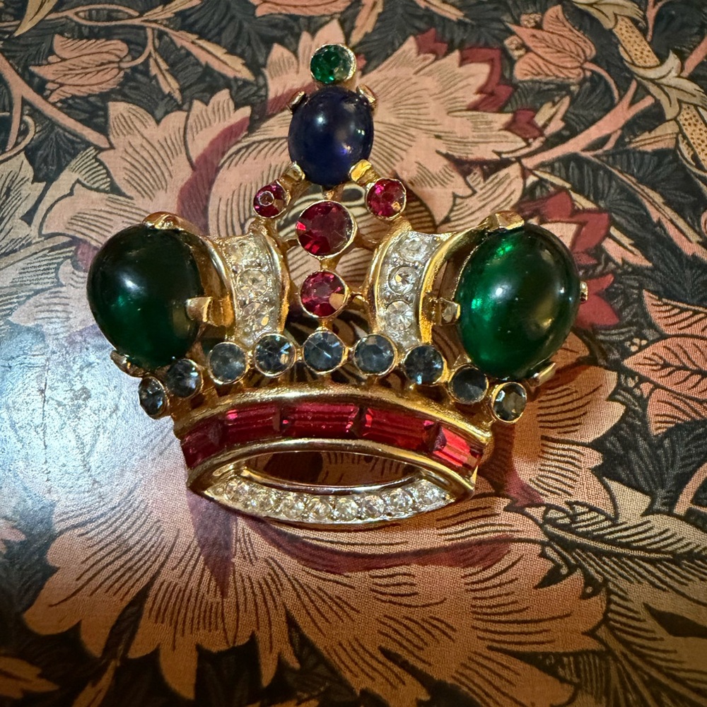 Vintage Trifari 1940s-1950s Crown Brooch Alfred Philippe multi-color rhinestones